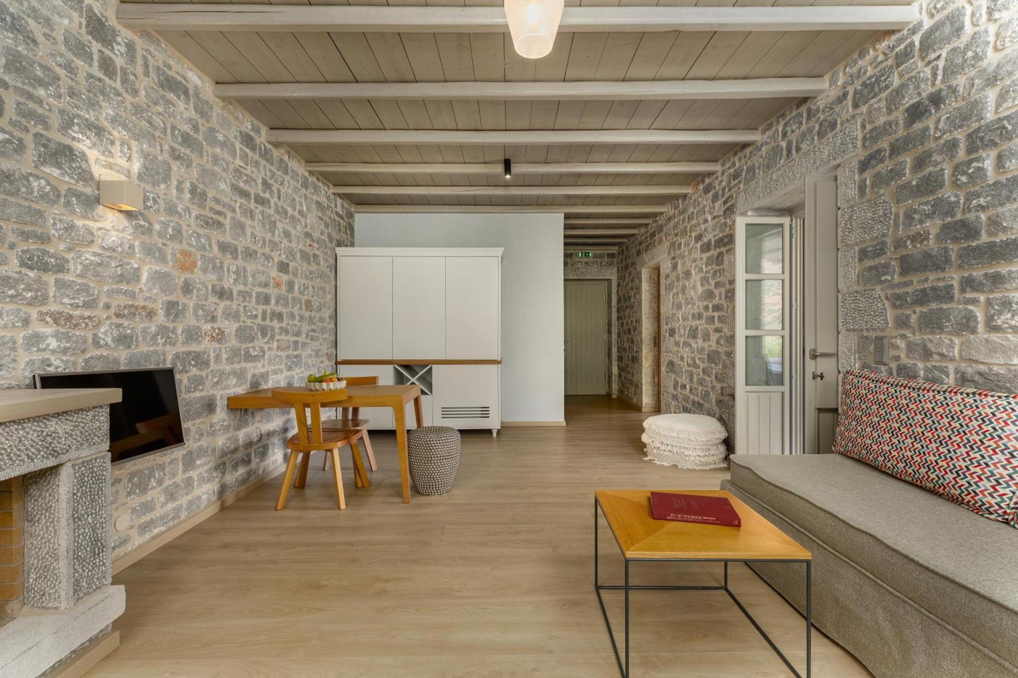 Trapela Limeni Luxury Suites الغرفة الصورة